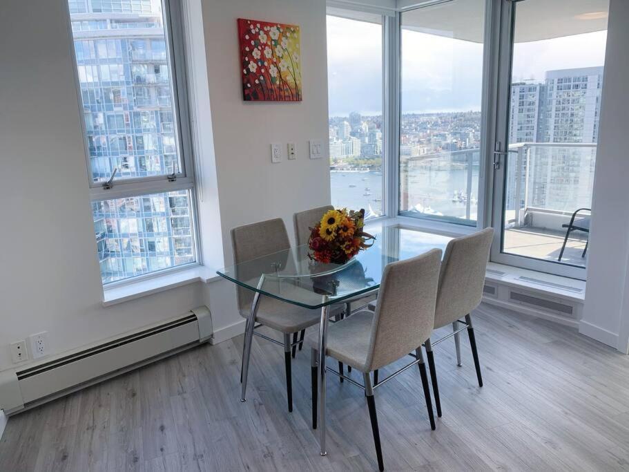 Ferienwohnung Downtown 3Br/2Ba+Views+Skytrain+Free Parking Vancouver Exterior foto