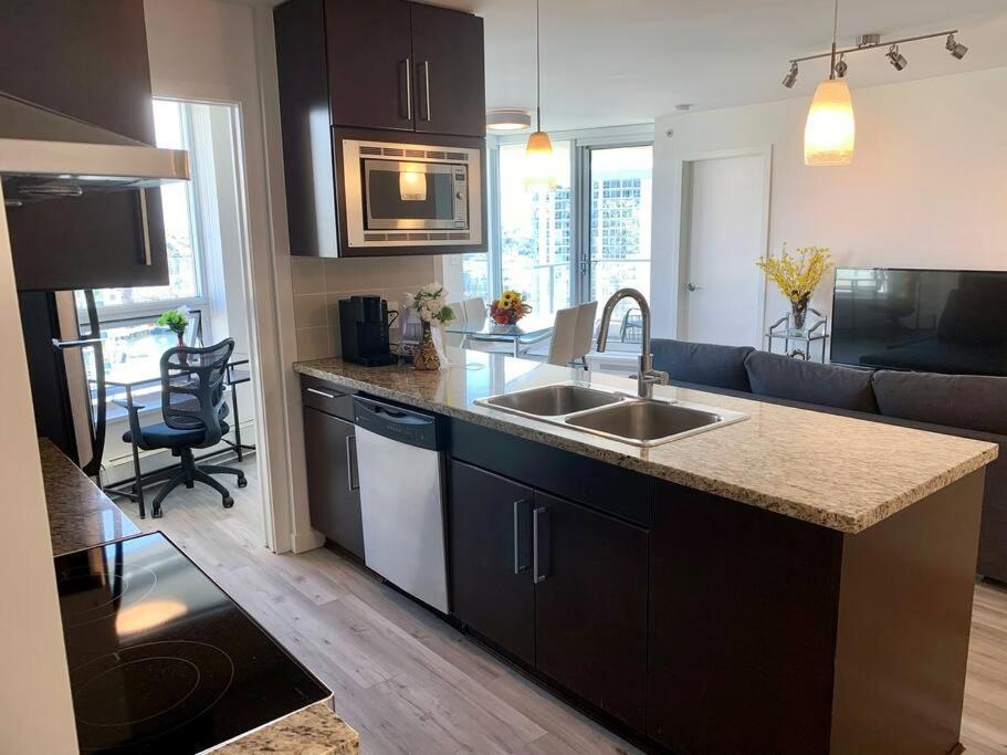 Ferienwohnung Downtown 3Br/2Ba+Views+Skytrain+Free Parking Vancouver Exterior foto