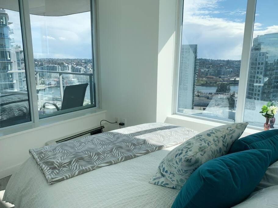 Ferienwohnung Downtown 3Br/2Ba+Views+Skytrain+Free Parking Vancouver Exterior foto