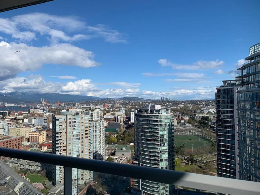 Ferienwohnung Downtown 3Br/2Ba+Views+Skytrain+Free Parking Vancouver Exterior foto